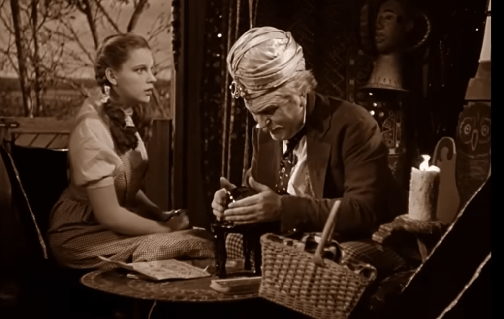 Frank Morgan as Professor Marvel at the begining of the film.